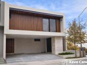 Casa en Monterra con recámara en planta baja