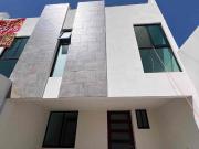 Casa en muy bien ubicada cerca a Prolongación de la... Casa en muy bien ubicada cerca a Prolongación de la...