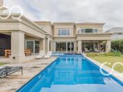 Casa en Nordelta / Las Caletas