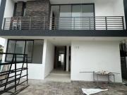 Casa en Nueva en Residecial Puerta Azaleas en Zapopan...