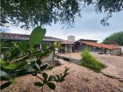 Casa en obra gris con potencial en Cumbres de Curumo...