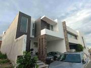 Casa en Olindo Gym, paneles solares 3 rec