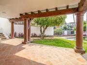 CASA EN OPORTUNIDAD CON ALBERCA Y JARDÍN PROPIO