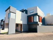 CASA EN PACHUCA 4 RECAMARAS EN ESQUINA Y EN PRIVADA