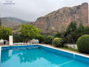 Casa en parcela de casi cuatro mil metros, con piscina,...