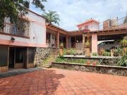 Casa en Paseo del Conquistador sobre calle en esquina