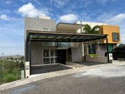 CASA EN PASEO DEL PARQUE TRES MARIAS