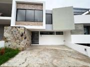 CASA EN PASEO DEL PARQUE, TRES MARÍAS