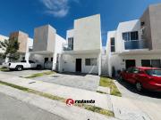 Casa en Paseo San Junipero