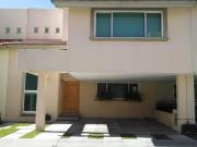 CASA EN TOLUCA A UN LADO DE PLAZA LAS AMERICAS