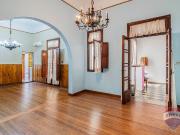 CASA EN PH EN VENTA LA PLATA 4 DORMITORIOS