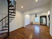 Casa en planta alta de 3 dormitorios, comodín y terraza...