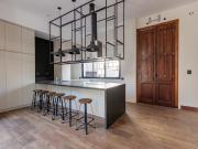 Casa en planta alta de estilo totalmente reciclada,...