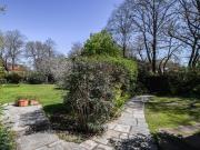 Casa en Planta Baja 5 Dormitorios Quincho Pileta