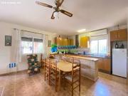 Casa en planta baja con piscina privada y gran parcela...