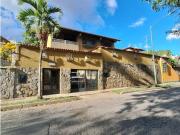 Casa en Prados del Este 720m2T / 286m2 C PY