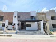 Casa en PRE Venta, 4 Recámaras, Piscina, 4 Paneles...