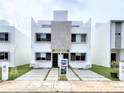 Casa en PRE Venta con 3 Recàmaras, 3 de Niveles, Roof...