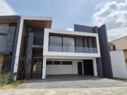 CASA NUEVA EN VENTA CON 3 RECÁMARAS A UNOS PASOS DE LA...