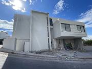 Casa en preventa La Loma Golf con alberca techada y...