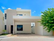 Casa en Privada al Poniente de Mérida con Piscina