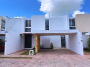 Casa en privada campo cielo