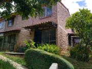 Casa en privada con portón automático en Ahuatlán...