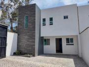 Casa en Privada con porton electrico, Col. Miraval,...