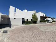 Casa en Privada con Recámara en Planta Baja en...