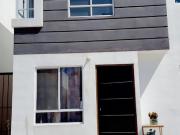 Casa en privada con recámara en planta baja · Lomas de...