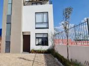 CASA EN PRIVADA CON VIGILANCIA Y ALBERCA 3 HABITACIONES