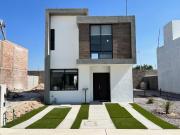 Casa en privada en zona industrial con amenidades