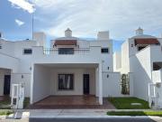 CASA EN PRIVADA FRENTE AL PARQUE