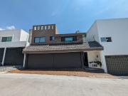 Casa en Privada Jardines del Campestre, frente un bello...