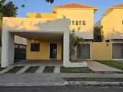 CASA EN PRIVADA SANTA CRUZ EN MÉRIDA CONKAL