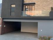 Casa en privada zona valle alto