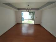 Casa en privado cerca de la uvaq, jardin, areas verdes