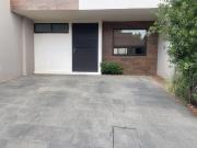 Casa en privado, cerca UVAQ, altozano, con jardin