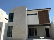Casa de 4 recámaras en venta, Privanzas del Campestre