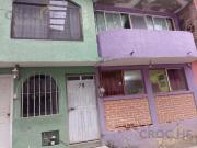 Casa en Propiedad en venta con dos locales y tres casas...