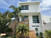 CASA EN PUEBLA MUY BONITA, ALBERCA, ACABADOS DE LUJO,...