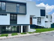 CASA EN PUERTA LAS LOMAS EN VENTA DE LUJO, ZONA DORADA...