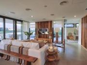 Venta Casa 6 ambientes Puertos del Lago, a la laguna con...