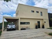Casa en Puertos del Lago Barrio Acacias