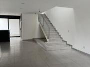 Casa en Punta del Este Esquina frente Area Verde León Gto