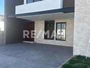 Venta de casa en zona El Refugio Campanario Querétaro