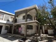 CASA EN REMATE A UNAS CALLES DEL CENTRO DE APIZACO,...