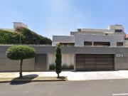 Casa en remate con diseño atractivo y precio de...