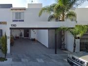 CASA EN REMATE EN RESIDENCIAL CALETTO EN QUERÉTARO, A 10...