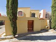 Casa en remate perfecta para renovarla a tu gusto....